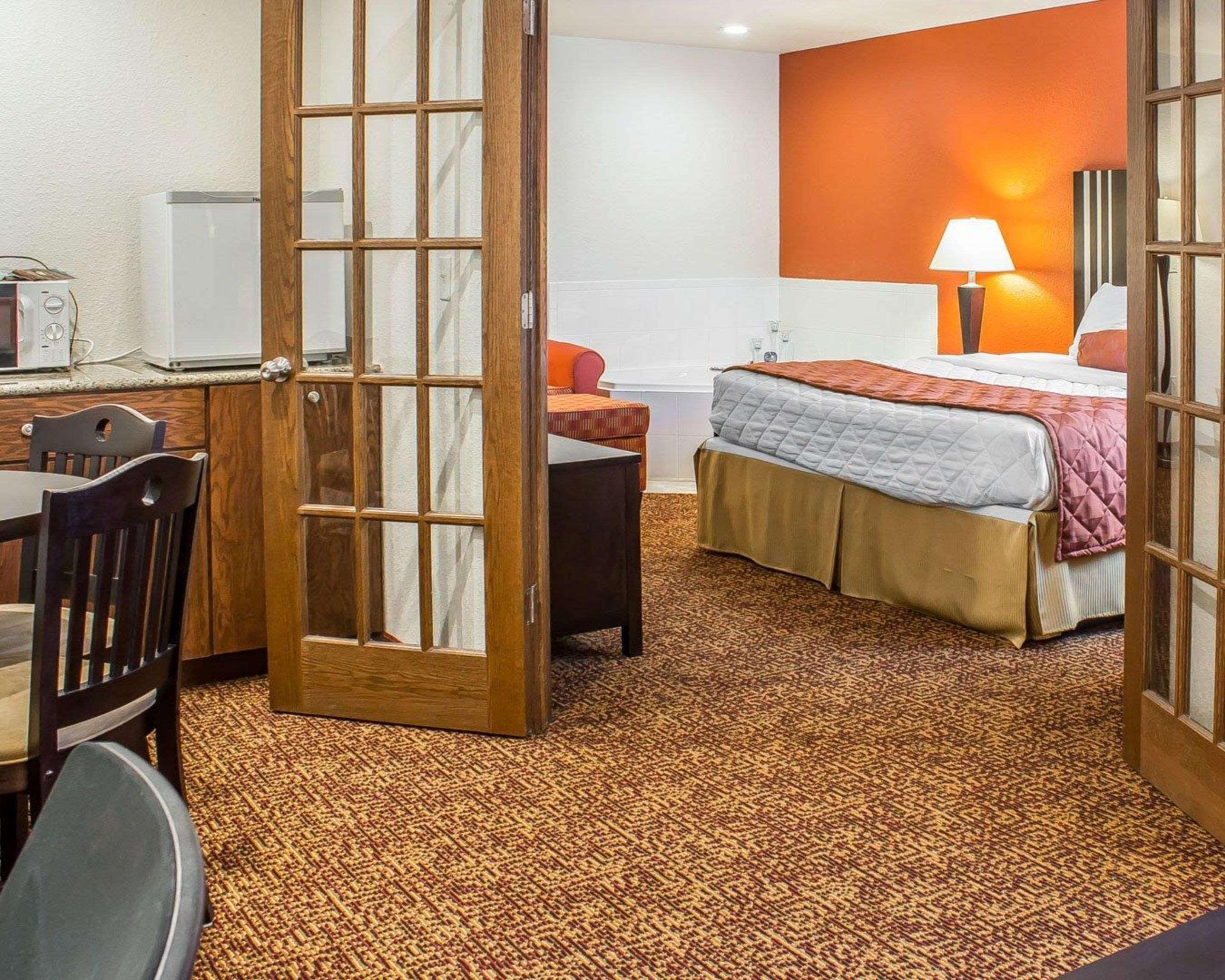 Rodeway Inn & Suites Near Okoboji Lake Milford Ngoại thất bức ảnh