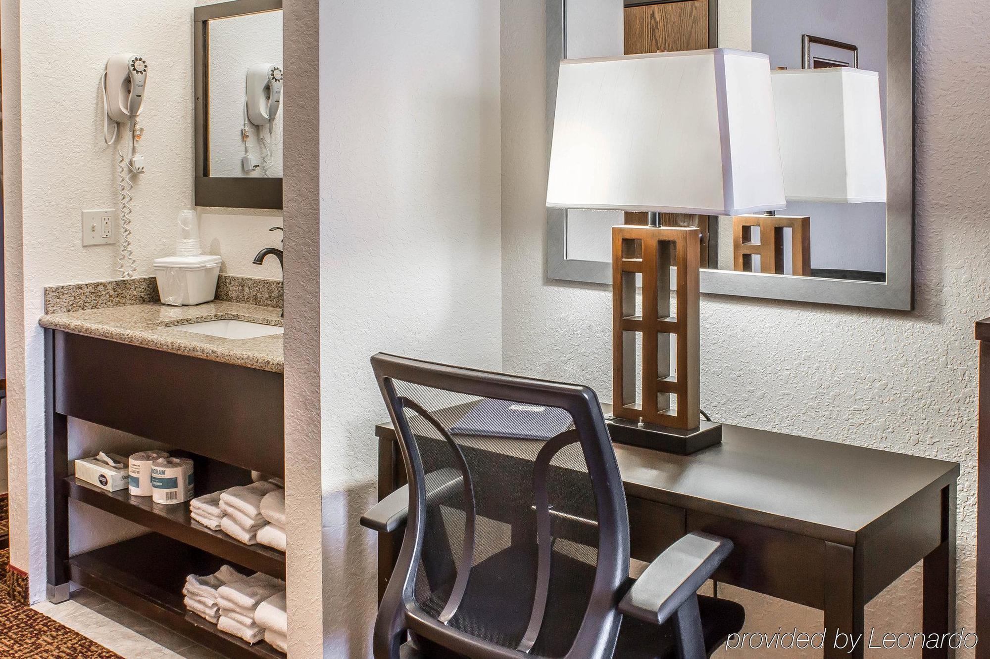 Rodeway Inn & Suites Near Okoboji Lake Milford Ngoại thất bức ảnh